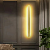 Schmale LED-Wandleuchte im Schlitz-Design in Gold