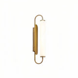 Moderne goldene Wandleuchte im Zylinder-Design für das Treppenhaus