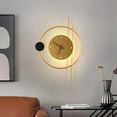 Moderne runde Wandleuchte mit Uhr für das Wohnzimmer