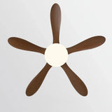 Moderner Deckenventilator mit Fernbedienung und Licht
