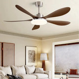 Moderner Deckenventilator mit Fernbedienung und Licht
