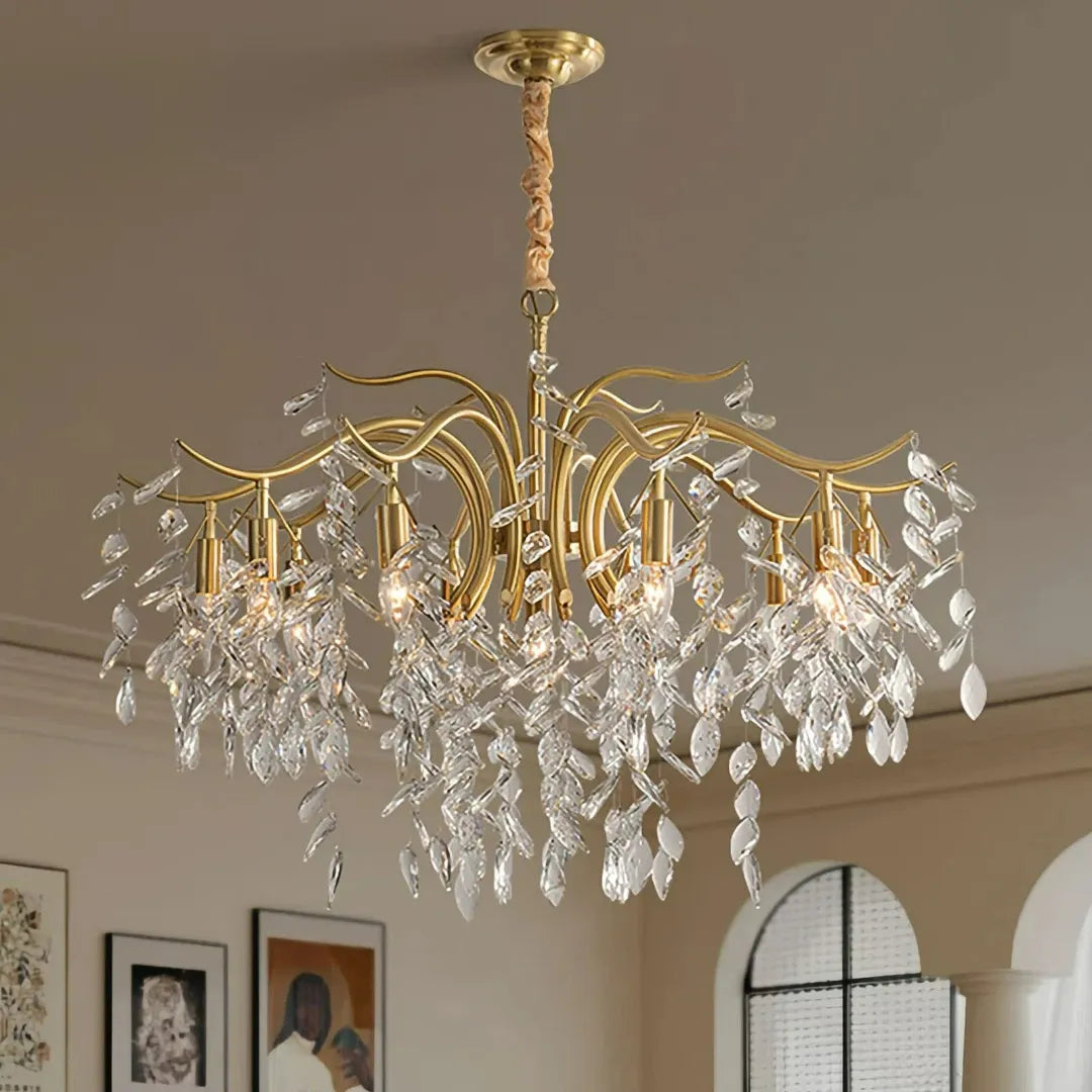 Das Modell verbindet moderne Linien mit klassischer Eleganz. Dadurch passt es sowohl zu modernen Einrichtungen als auch zu Interieurs mit luxuriösem oder zeitlosem Charakter.