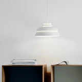 Nordische Pendelleuchte in Weiß für das Esszimmer