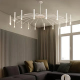 Weißer LED Kronleuchter mit mehrflammigem Design
