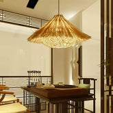 Boho Hängelampe aus Rattan in Hutform für den Esstisch