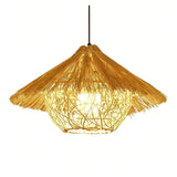 Boho Hängelampe aus Rattan in Hutform für den Esstisch