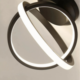 Moderne Deckenleuchte im Ringdesign für den Flur