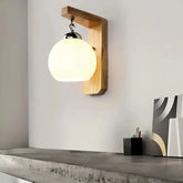 Wandleuchte skandinavisch aus Glas und Holz für Schlafzimmer
