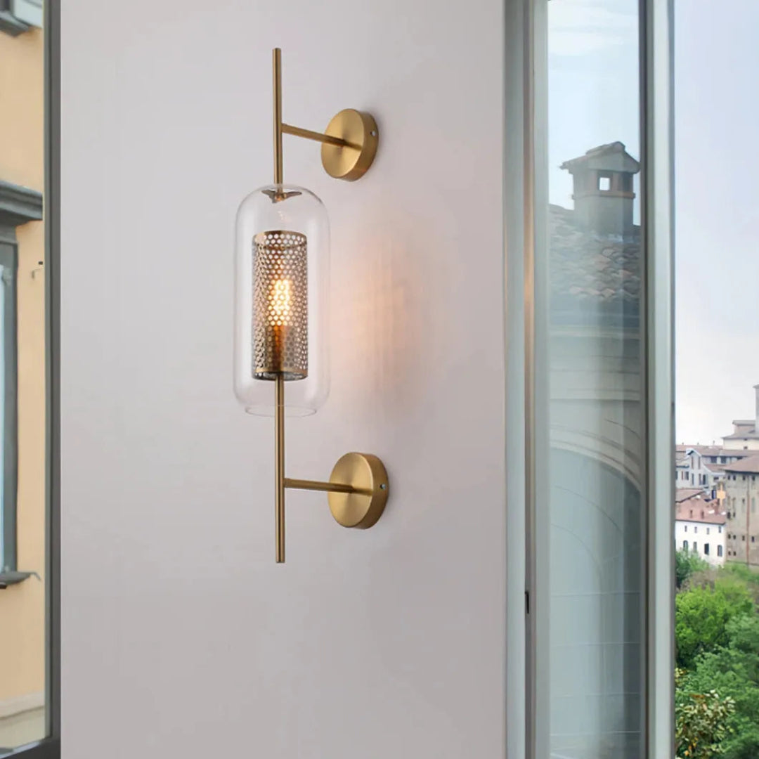 Industrial-Wandleuchte in Gold mit Glasschirm