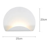 Weiße minimalistische runde Wandleuchte aus Metall für Schlafzimmer