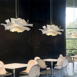 Weiße moderne Pendelleuchte in Blumenform für Esszimmer und Wohnzimmer