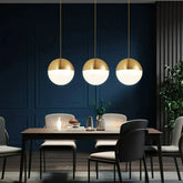 Moderne Glaskugel-Pendelleuchte für das Esszimmer