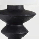Detail des verzierten Leuchtenkörpers in Antik-Optik
