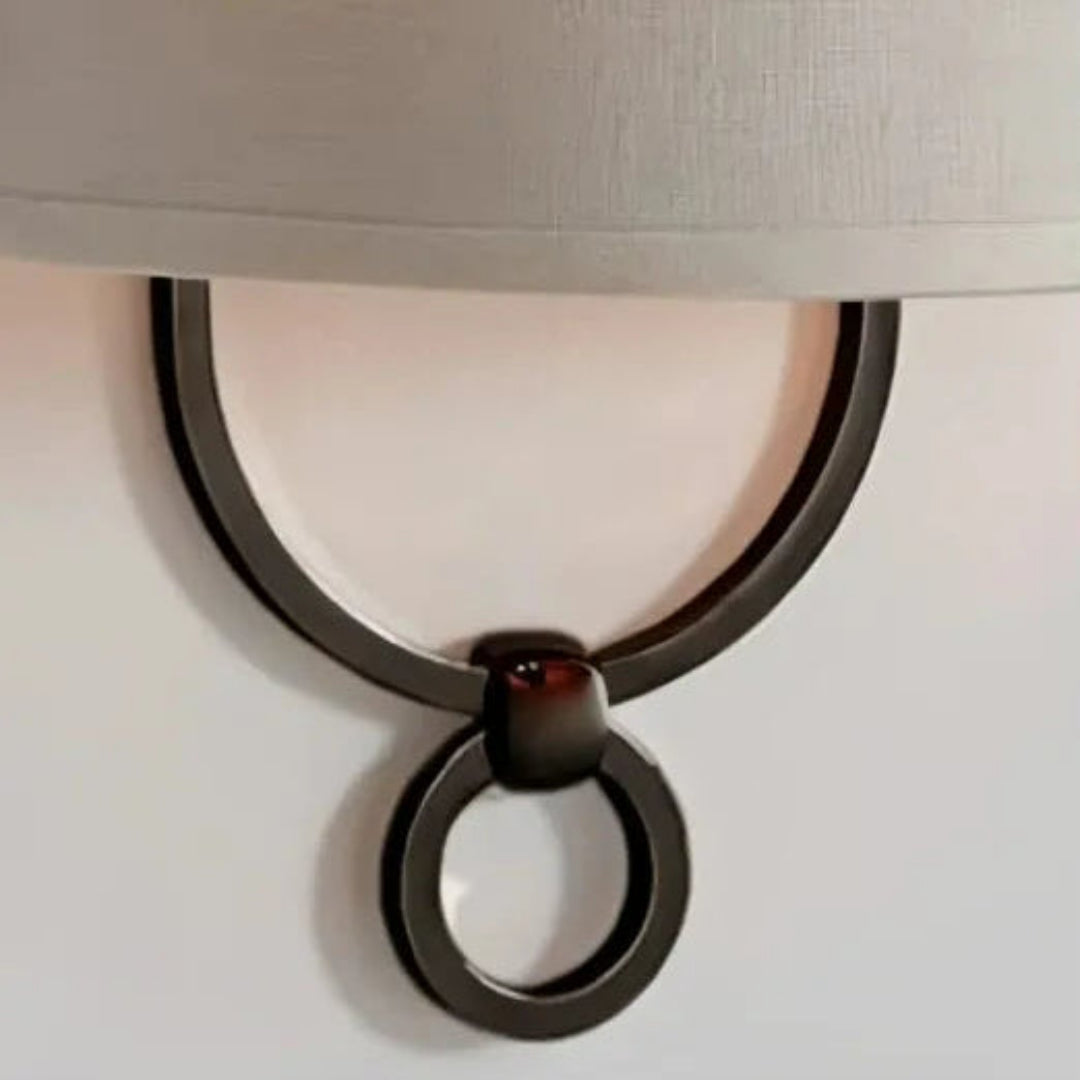 Metallhalterung der Vintage-Wandleuchte in hochwertiger Verarbeitung