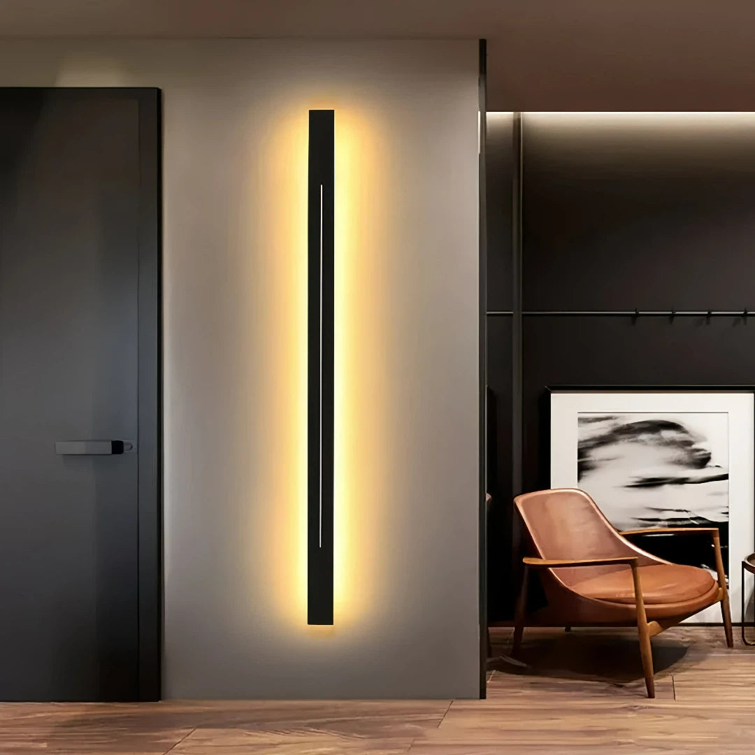 Schmale LED-Wandleuchte im Schlitz-Design in Schwarz
