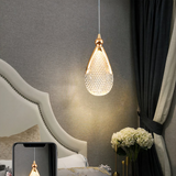 Moderne Pendelleuchte aus Acrylglas mit Tropfenaufhängung fürs Schlafzimmer