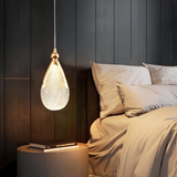 Moderne Pendelleuchte aus Acrylglas mit Tropfenaufhängung fürs Schlafzimmer