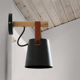 LED Wandleuchte im nordischen Design aus Holz mit Eisenlampenschirm für Esszimmer