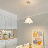 Weisse Pendelleuchte nordisch modern schlichtes Blumendesign - Lampe Markt