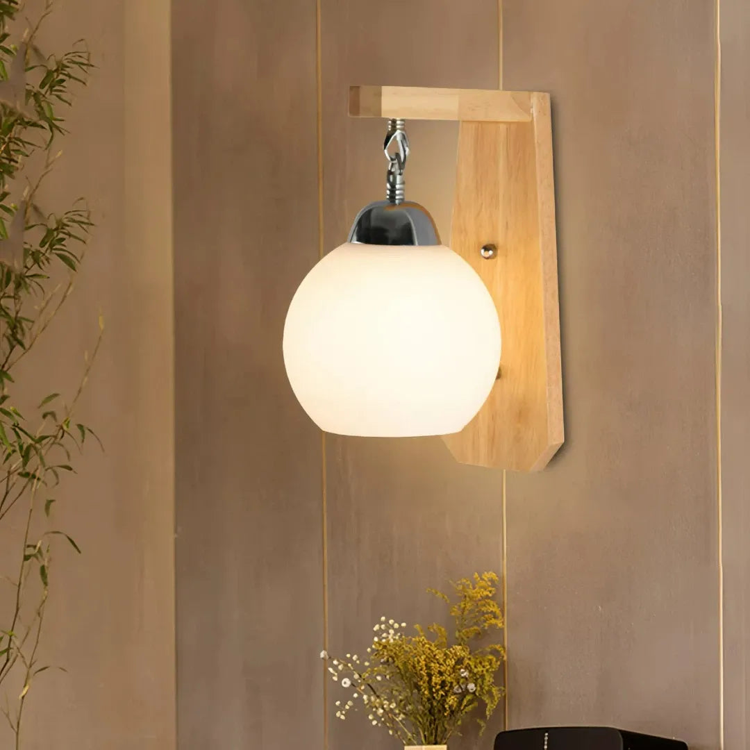 Wandleuchte skandinavisch aus Glas und Holz für Schlafzimmer