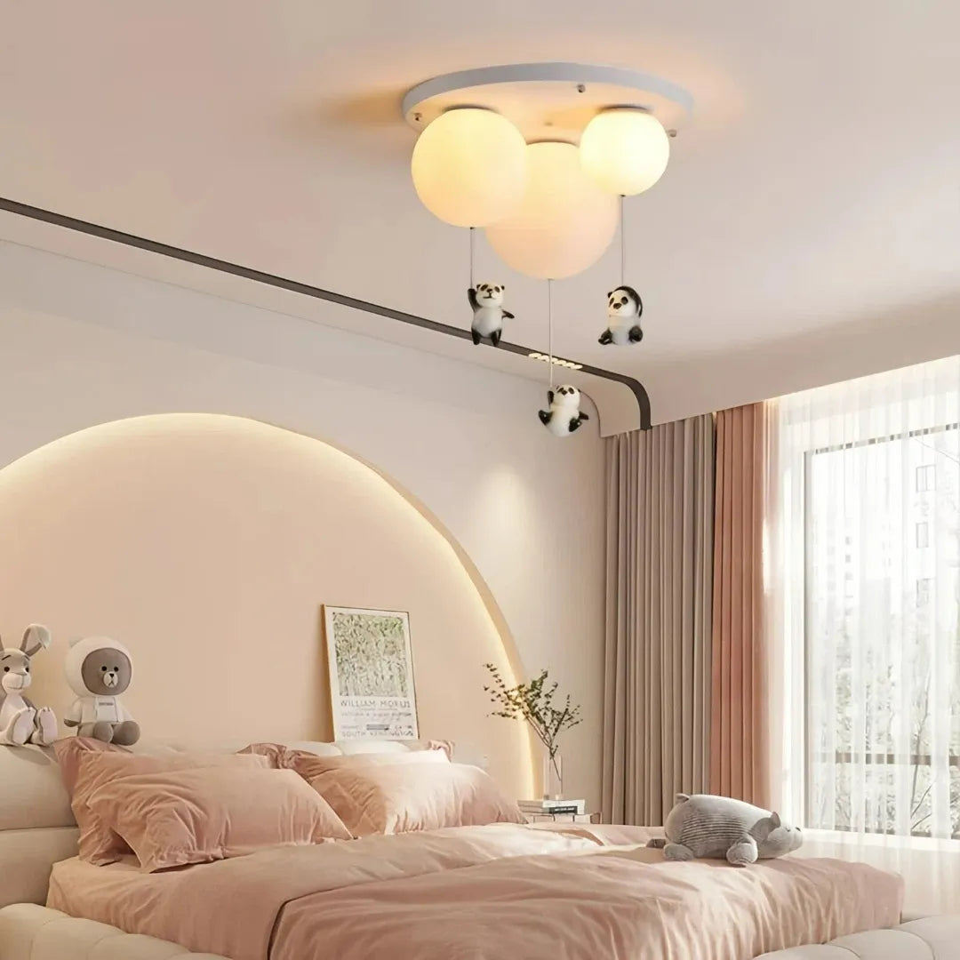 Weiße Panda-Deckenlampe fürs Kinderzimmer im Ballon-Design