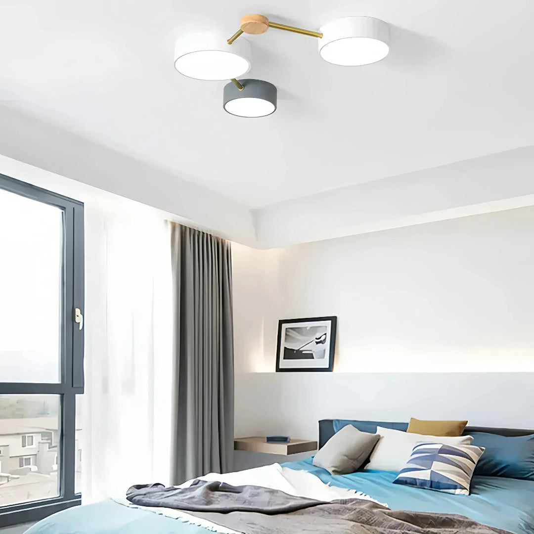 Skandinavische Deckenleuchte mit rundem LED-Licht im Schlafzimmer