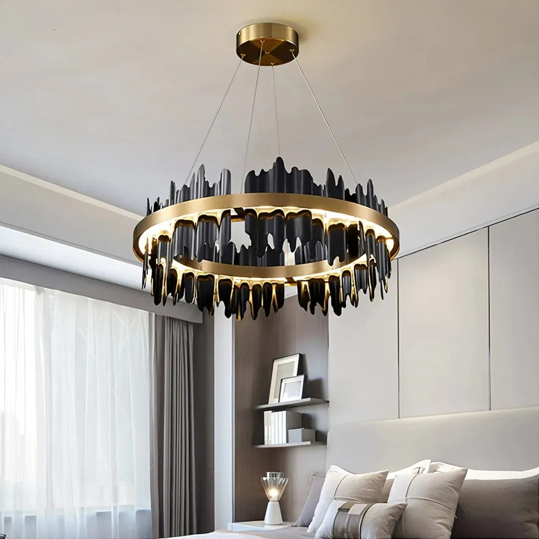 Design-Pendelleuchte in Ringform in Schwarz-Gold für das Wohnzimmer