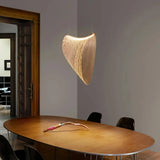 Design Pendelleuchte aus Holz im skandinavischen Stil für das Esszimmer