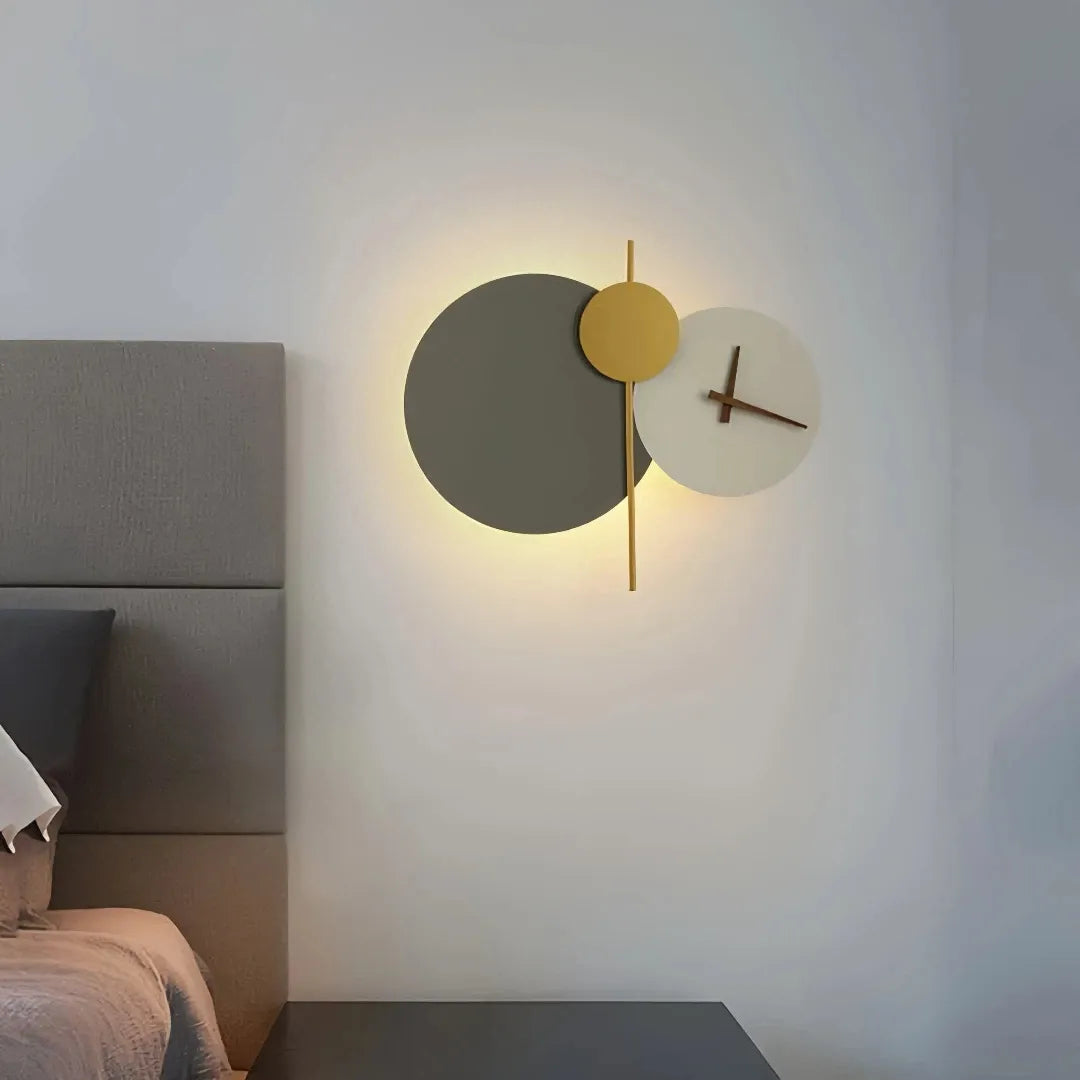 Designer-Wandleuchte mit Uhr für das Schlafzimmer