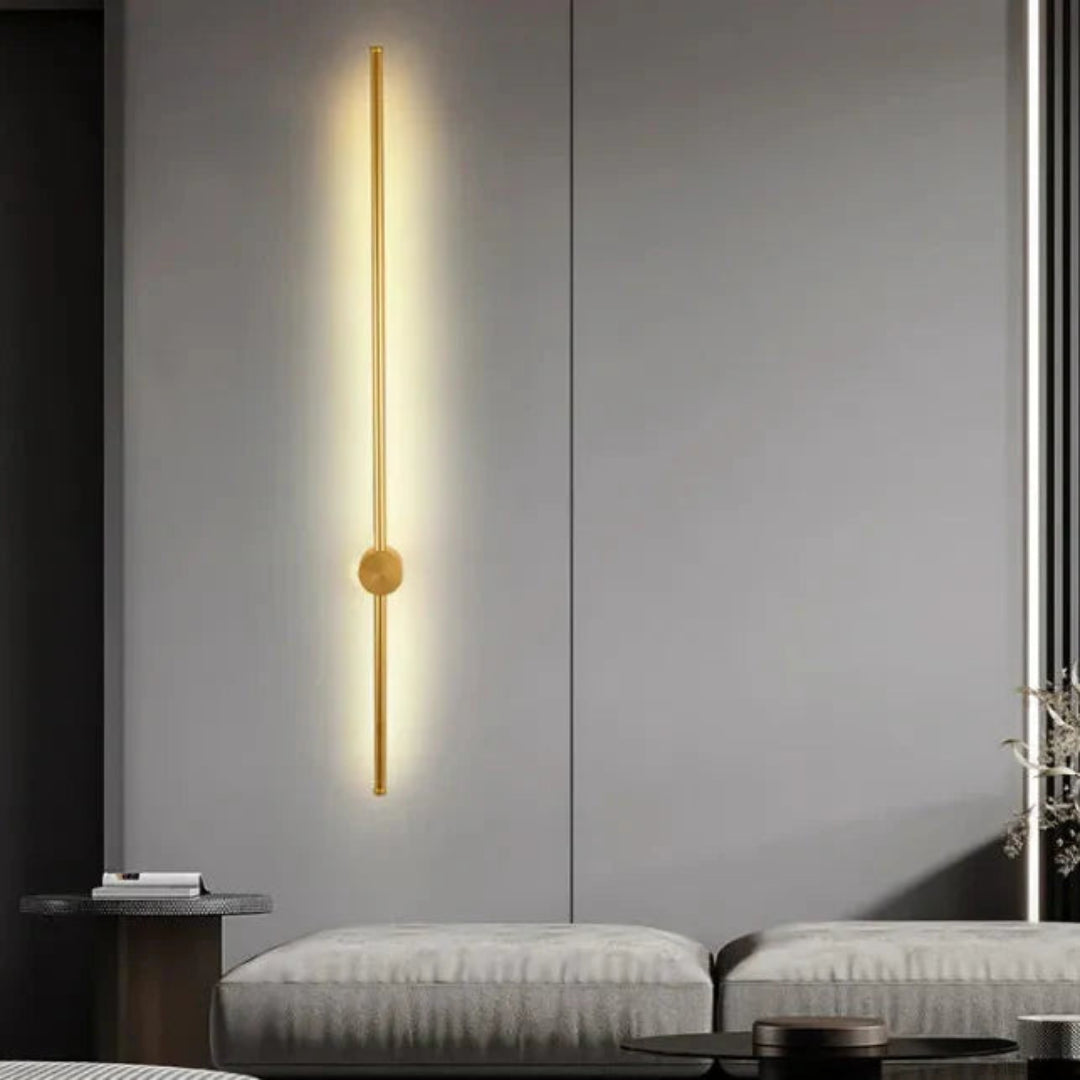 Goldene lineare LED-Wandleuchte für trockene Innenräume