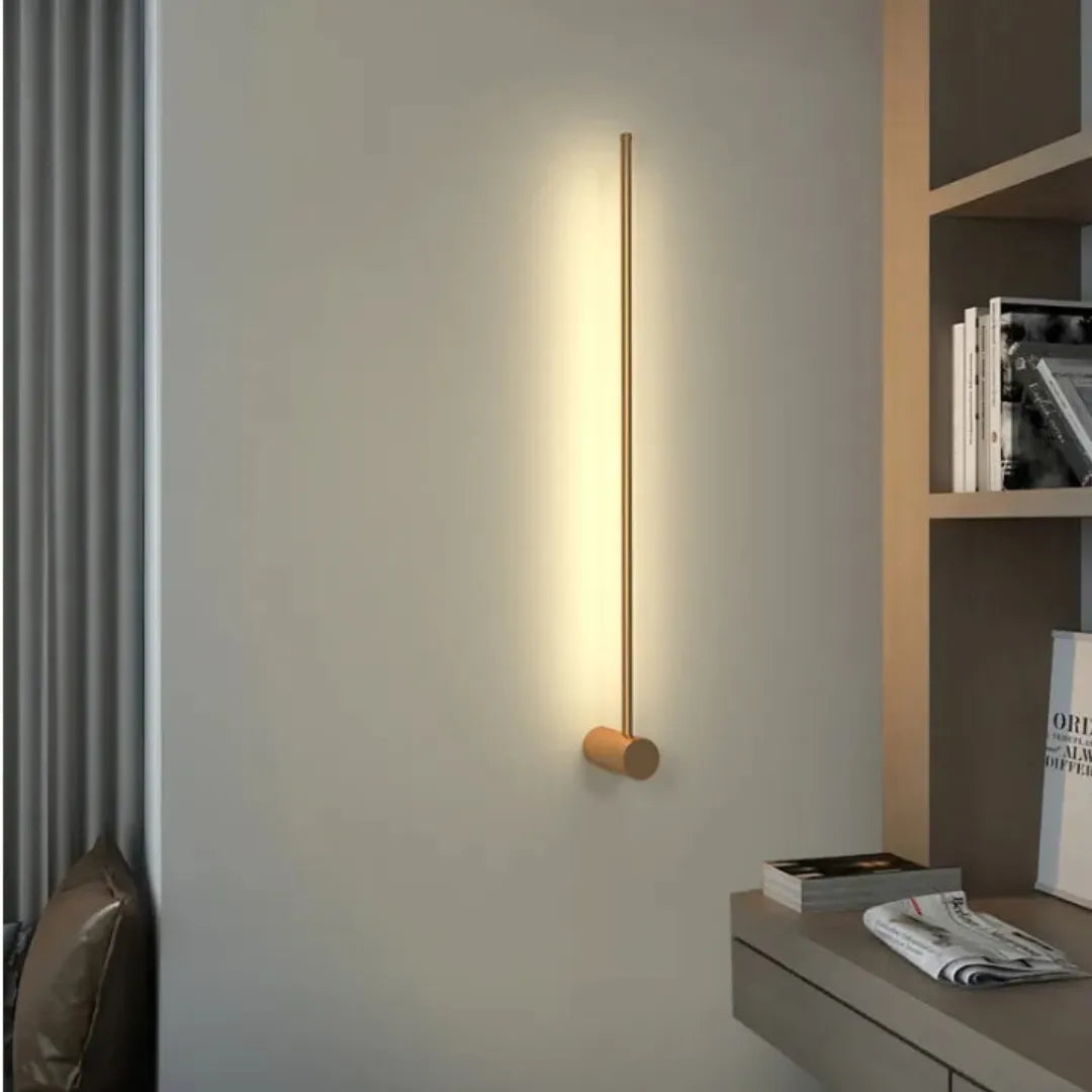 Goldene lineare LED-Wandleuchte für trockene Innenräume
