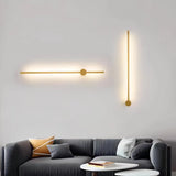Lineare LED-Wandleuchte als Lichtakzent im Wohnzimmer