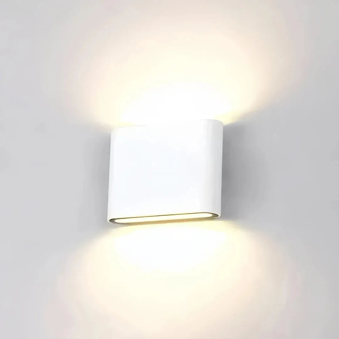 Moderne flache LED Wandleuchte für Flur und Treppenhaus aus Metall
