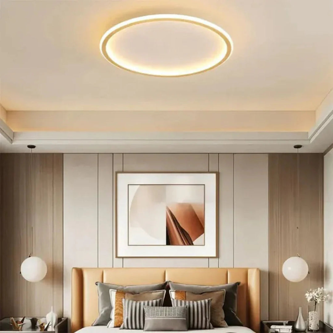 Runde flache Deckenleuchte in Gold für Schlafzimmer
