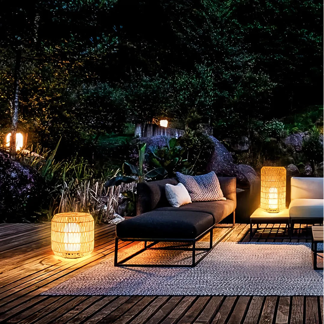 Handgeflochtene LED-Solar-Gartenlaterne für Terrasse und Garten
