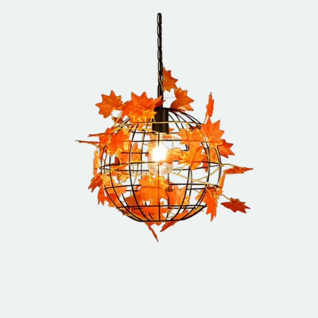 Orangefarbene Pendelleuchte mit Kunstblättern und Metallrahmen