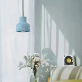 Moderne Pendelleuchte aus Zement fürs Schlafzimmer