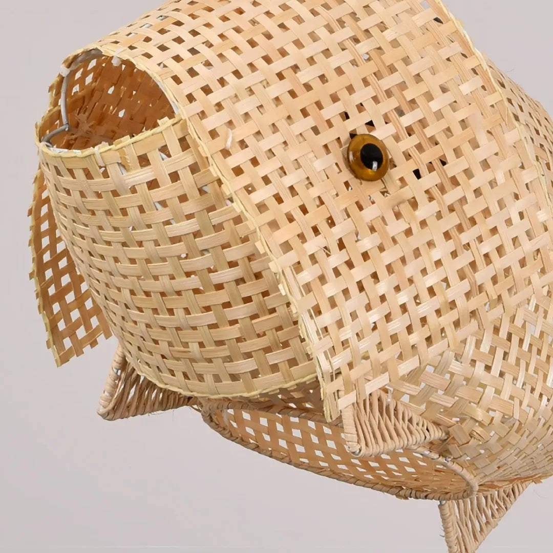 Detailaufnahme des geflochtenen Rattanschirms
