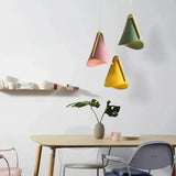 Skandinavische Macaron Pendelleuchte in Kegelform für das Esszimmer