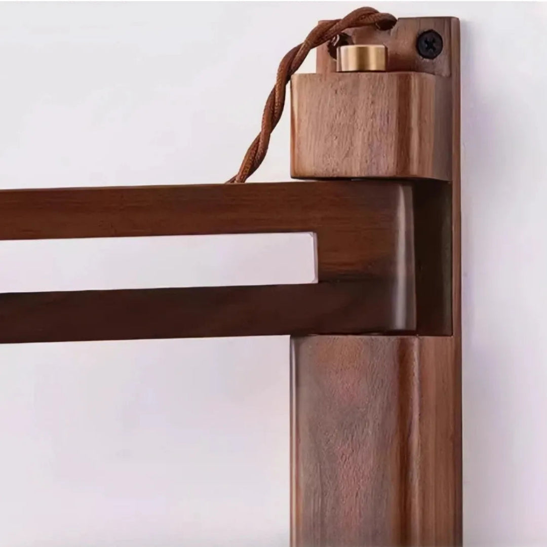  Wandleuchte mit ausgeklapptem Schwenkarm für flexible Lichtausrichtung
