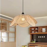 Japanische Pendelleuchte aus Rattan in Blütenform für das Esszimmer