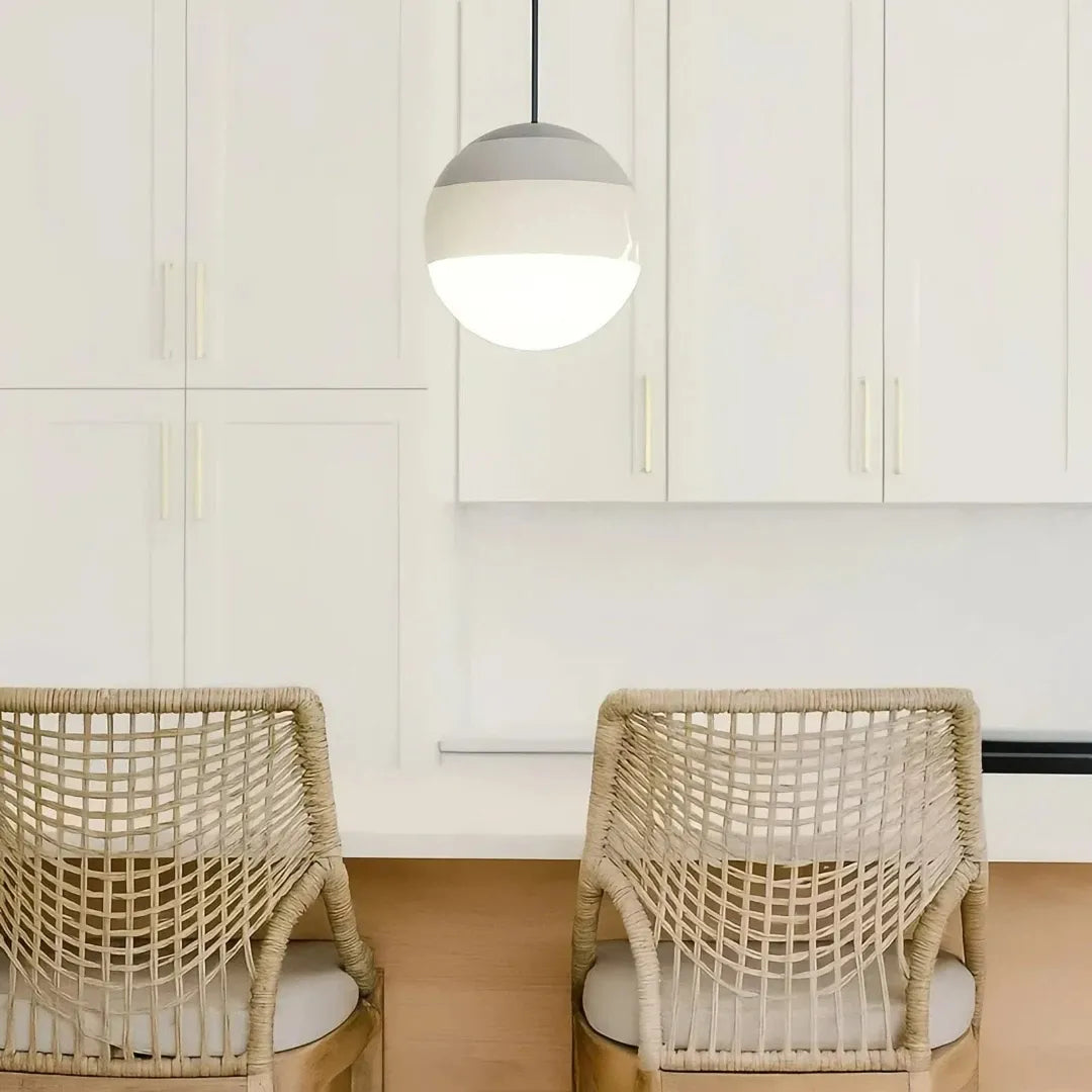 Bunte LED Pendelleuchte Kugel aus Glas für Esszimmer