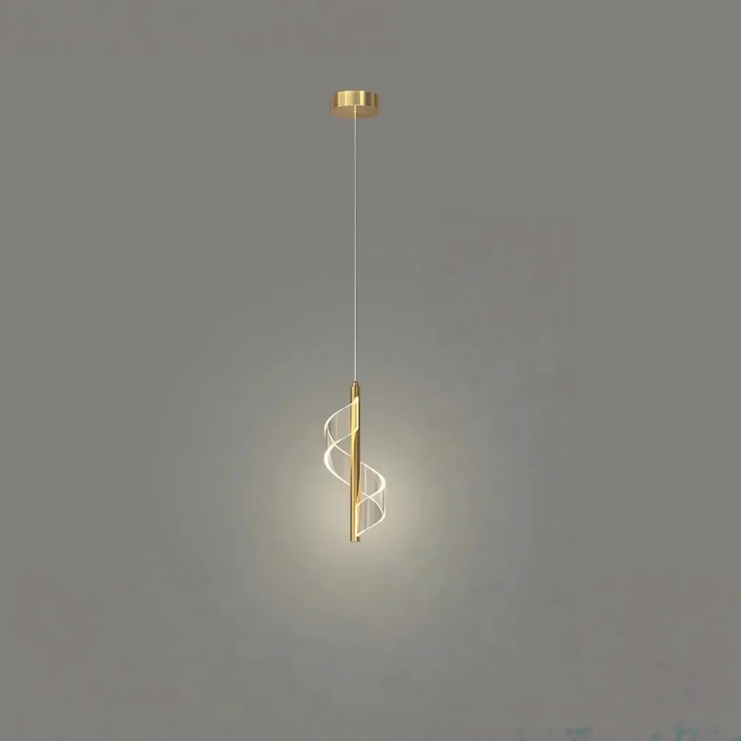 Kleine LED-Pendelleuchte neben dem Bett im Schlafzimmer