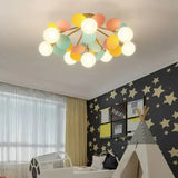 Bunte Kinderzimmer-Deckenlampe mit Kugelglasschirm und farbigen Acrylblättern