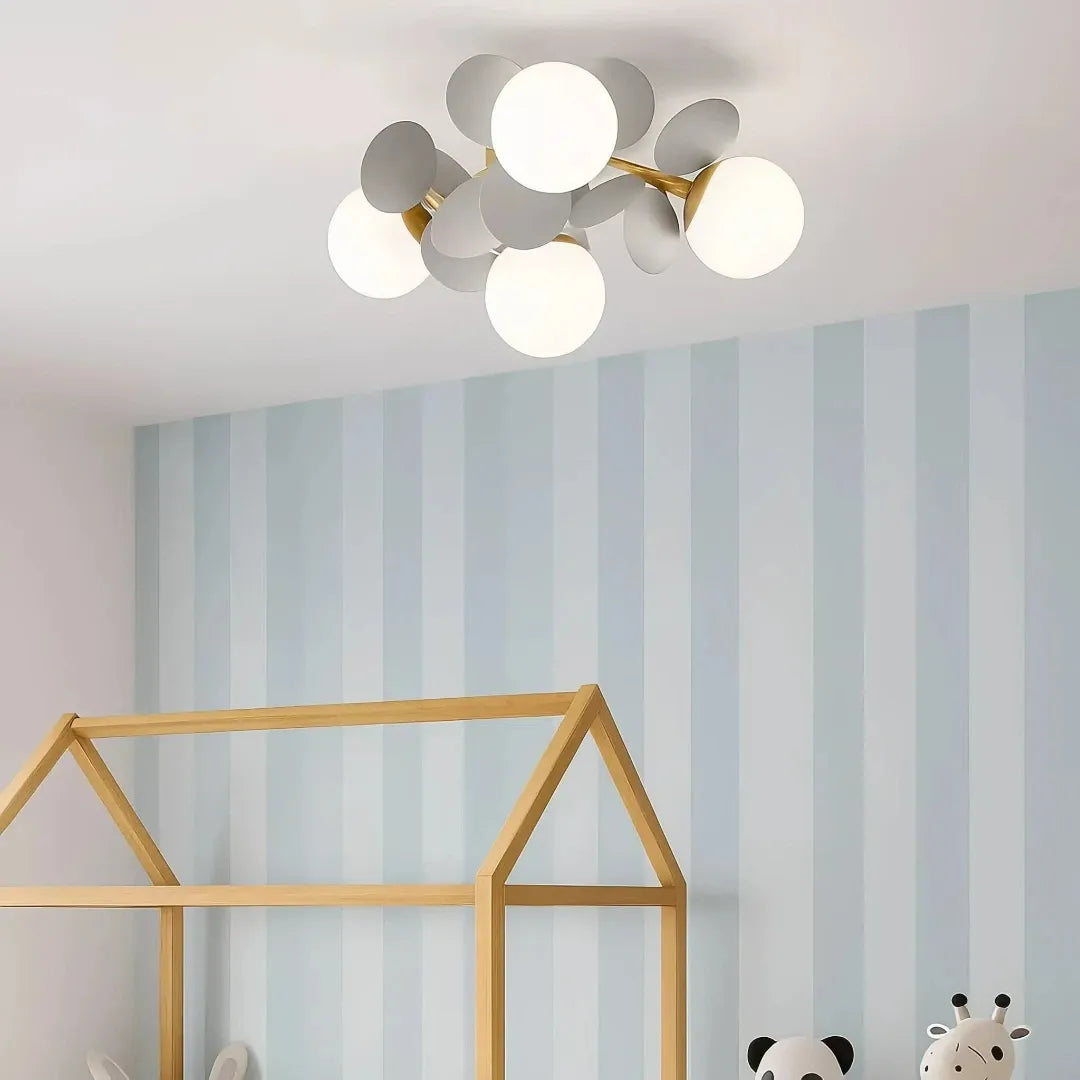 Moderne Kinderzimmer-Deckenleuchte als dekorative Raumbeleuchtung