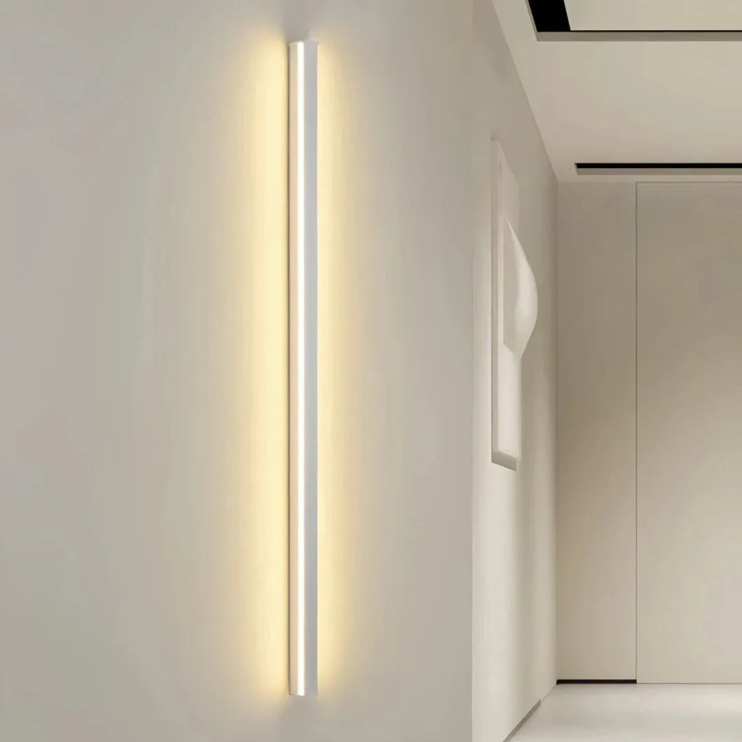 Längliche LED-Wandleuchte in Weiß