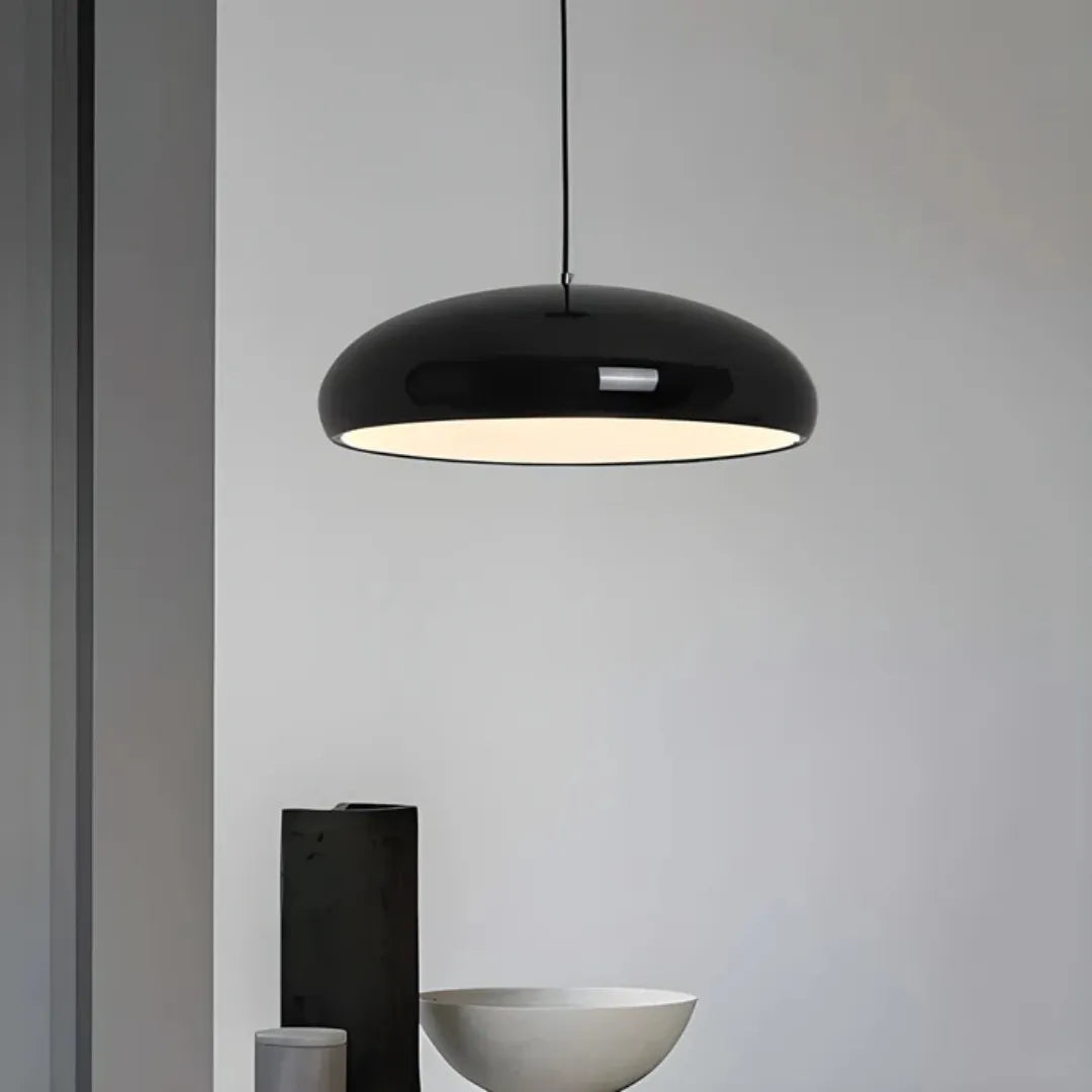 Mid-Century Pendelleuchte in Kuppelform für das Esszimmer