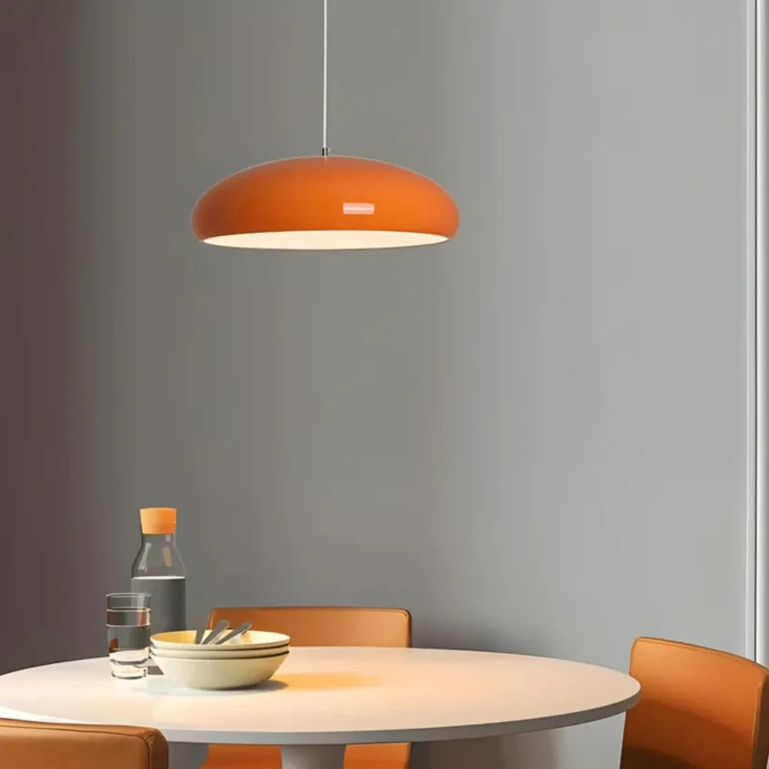 Mid-Century Pendelleuchte in Kuppelform für das Esszimmer