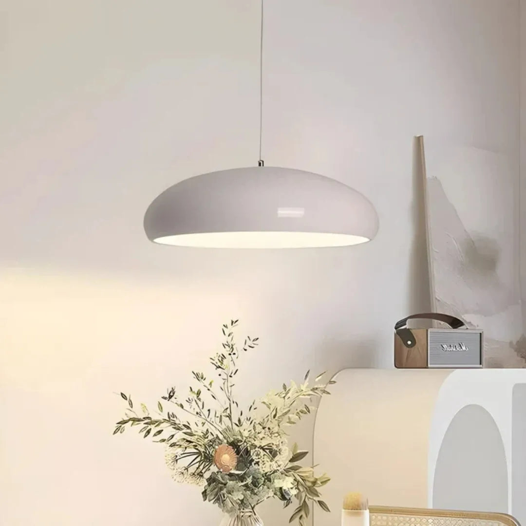 Mid-Century Pendelleuchte in Kuppelform für das Esszimmer