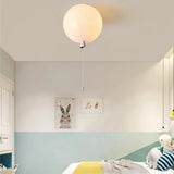 Moderne Kugel-Deckenleuchte fürs Kinderzimmer